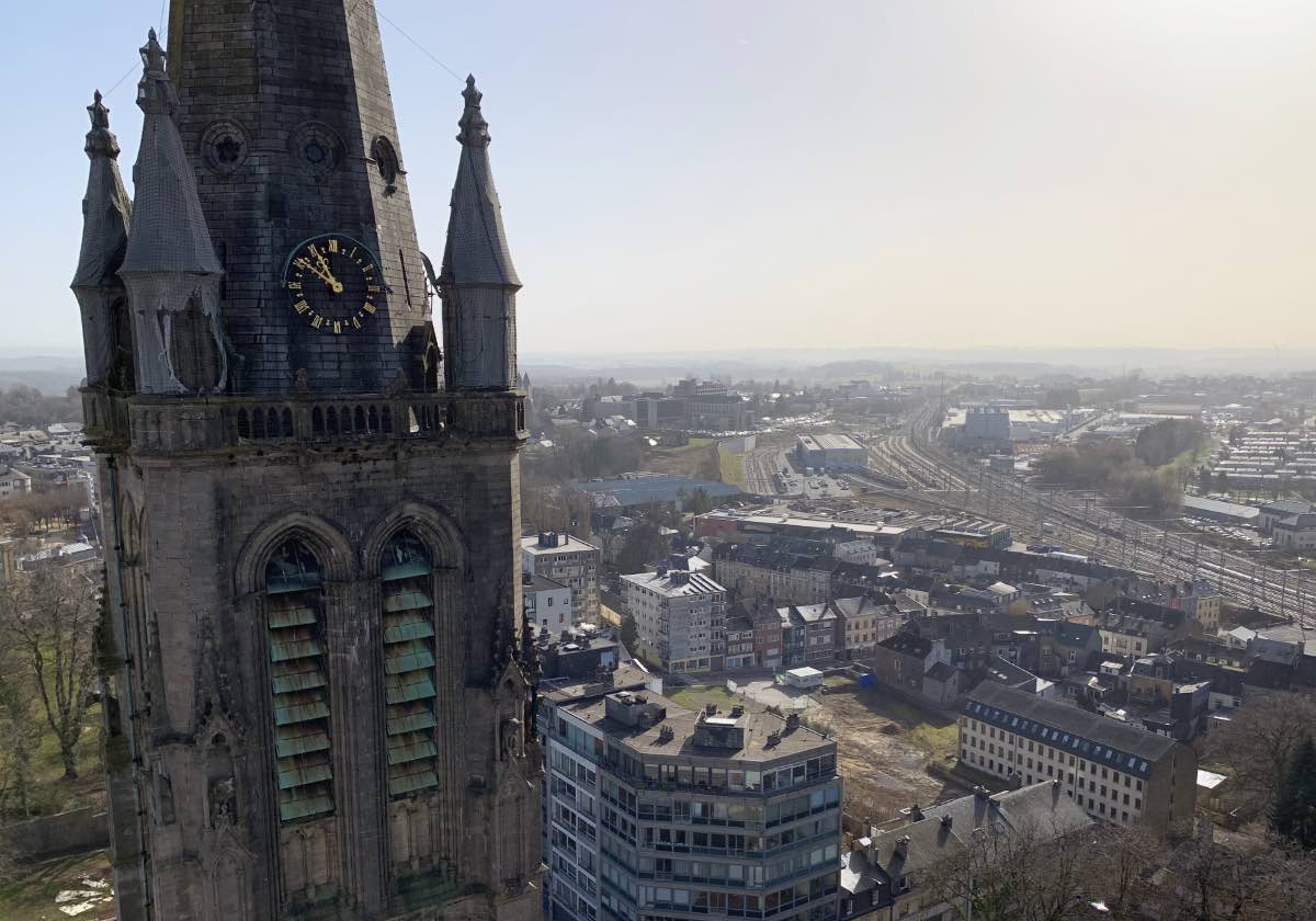Église Saint-Martin d'Arlon - vue aérienne